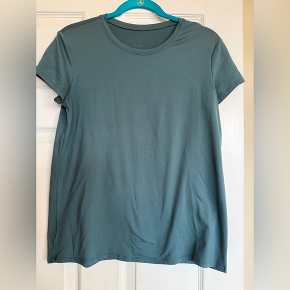 ALO YOGA - Alosoft Finesse Tee- Limited Edition Winter Ivy. - Picture 2 of 4